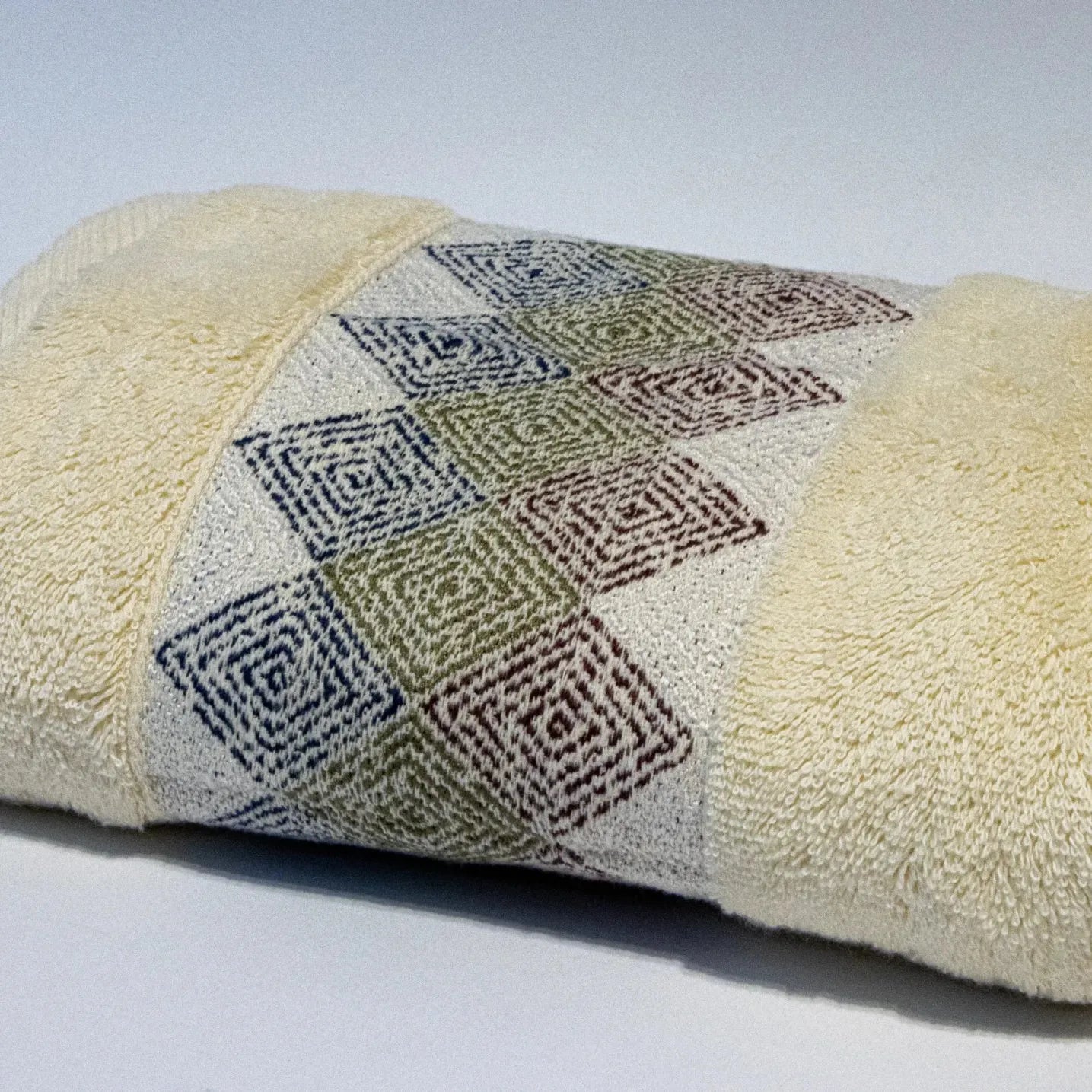 70 cm Donia Towel M (3) Border