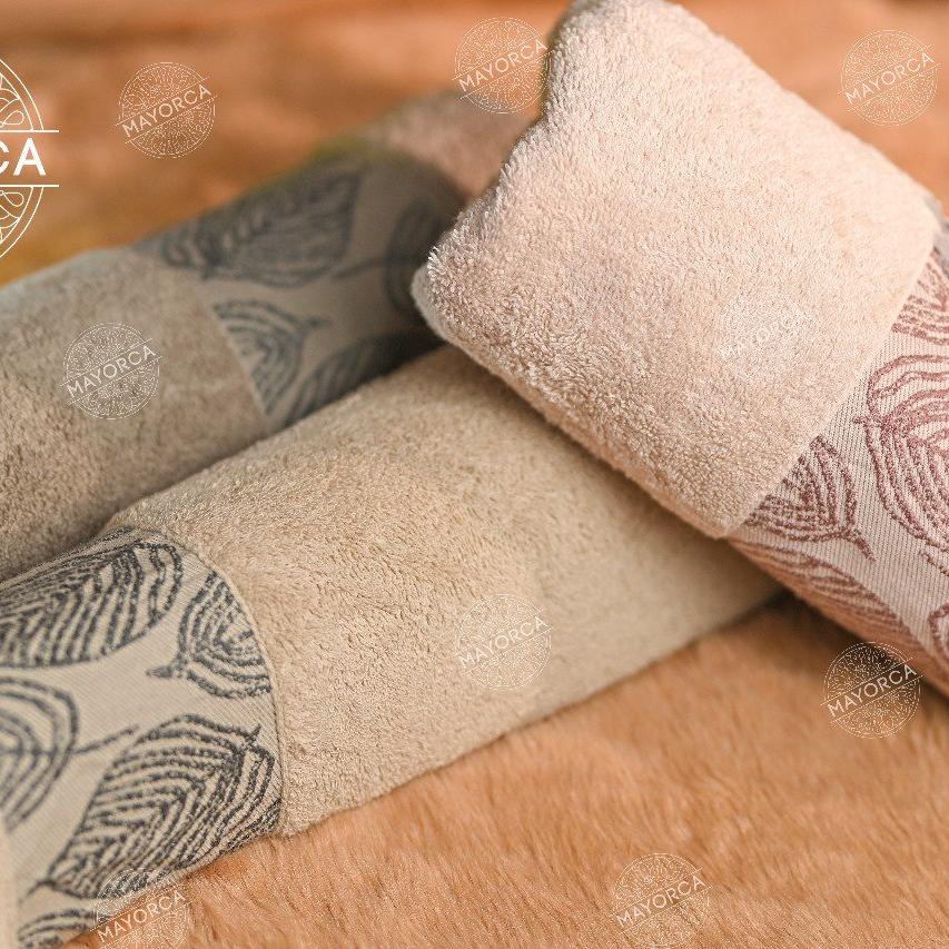 Berlin 2 – Half Bath Towel