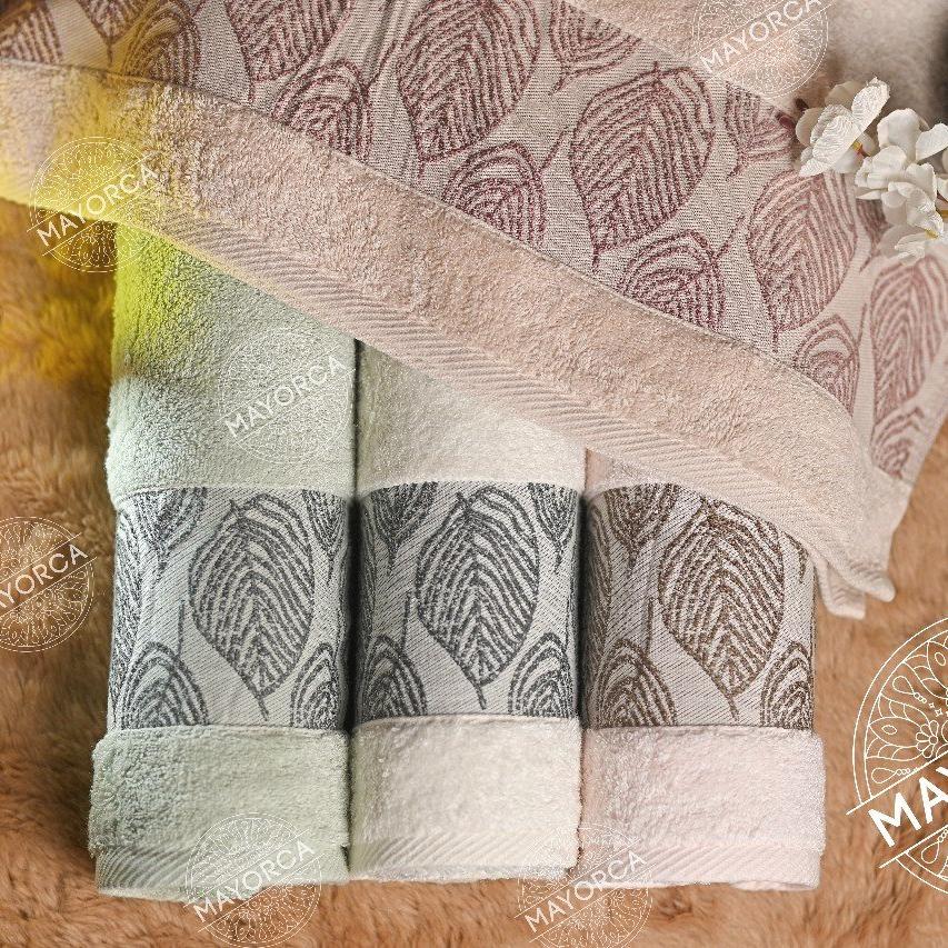 Berlin 2 – Half Bath Towel
