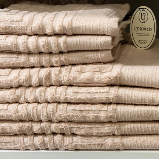 70 cm Maze Towel with Border – 1 Piece