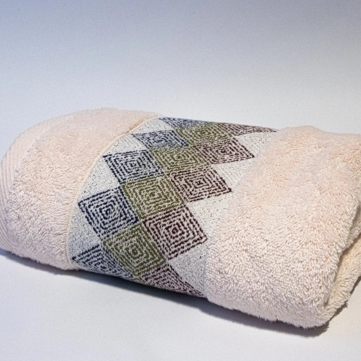 70 cm Donia Towel M (3) Border