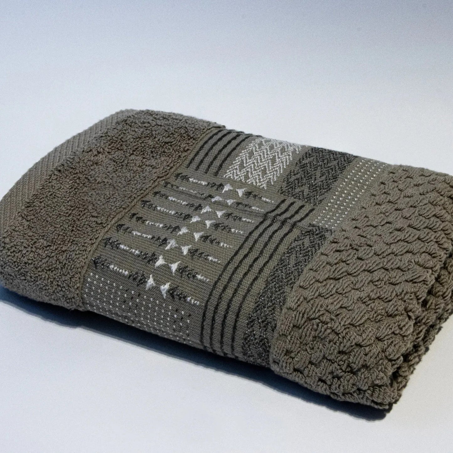 70 cm Donia Towel M (2) Border