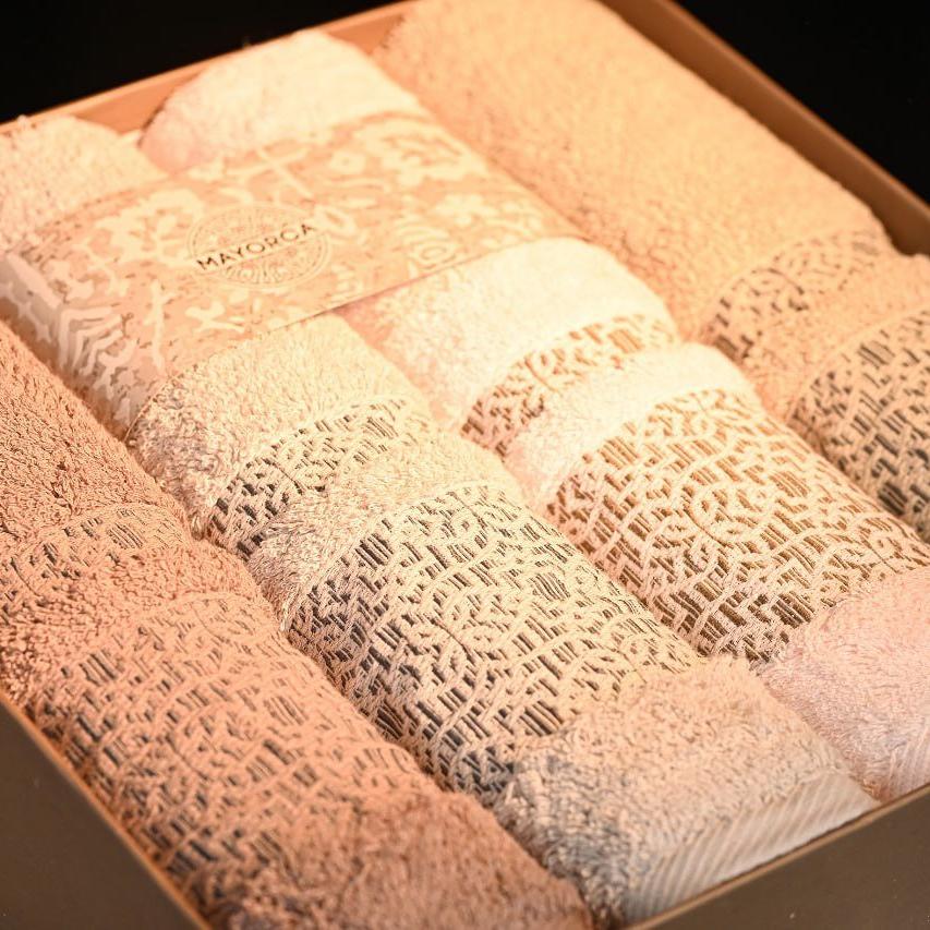 Dolly 5 – Full Bath Towel
