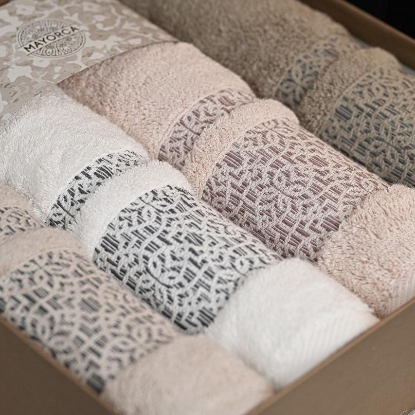 Dolly 5 – Full Bath Towel