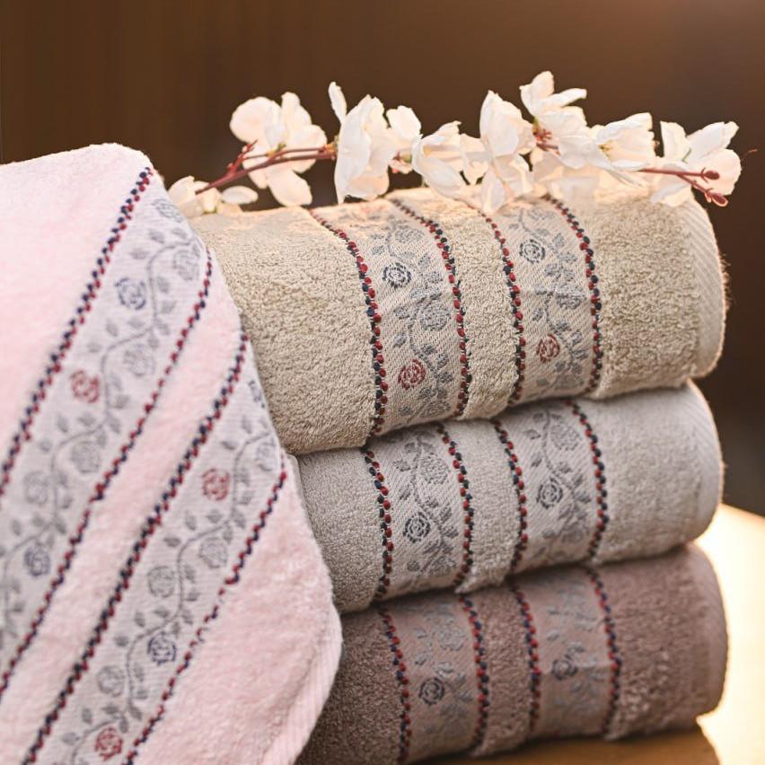 Dolly 6 – Full Bath Towel