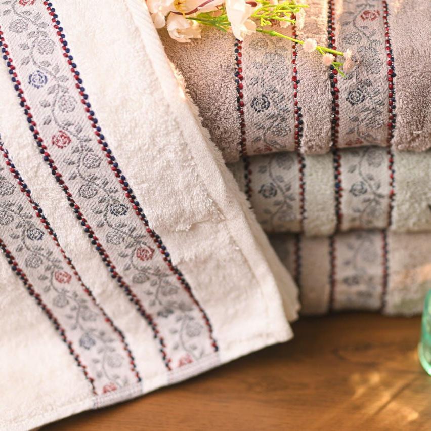 Dolly 6 – Full Bath Towel