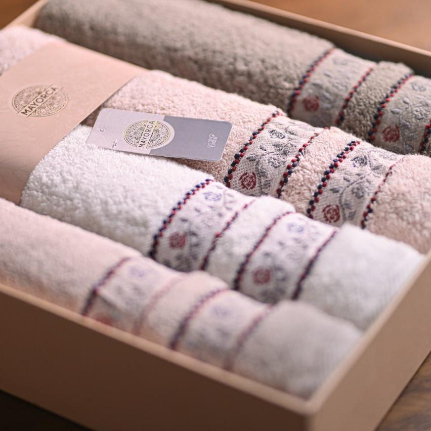 Dolly 6 – Full Bath Towel