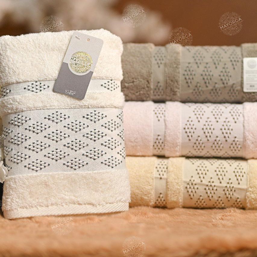Berlin 1 – Full Bath Towel