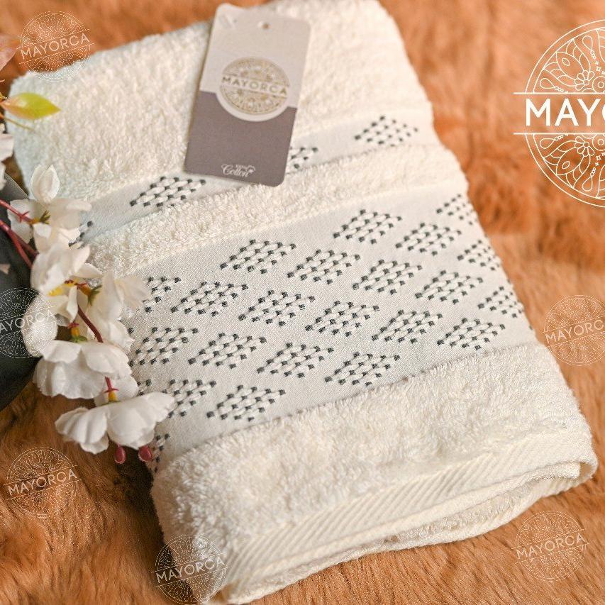 Berlin 1 – Full Bath Towel